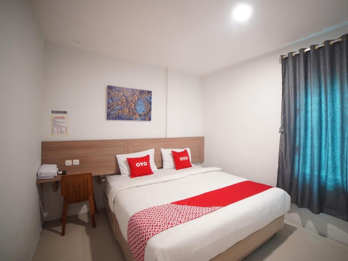 Oyo 90830 Multatuli Guest House Medan Bagian luar foto