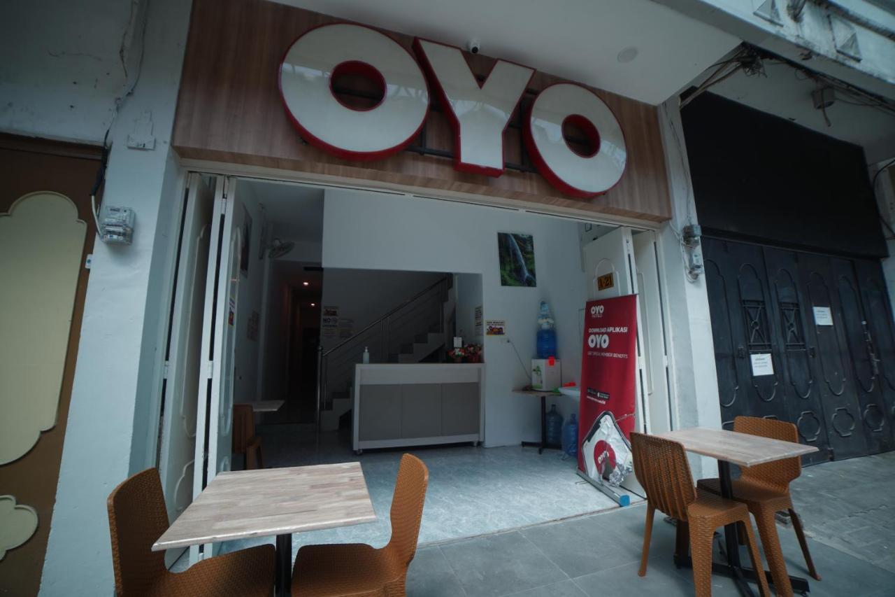 Oyo 90830 Multatuli Guest House Medan Bagian luar foto