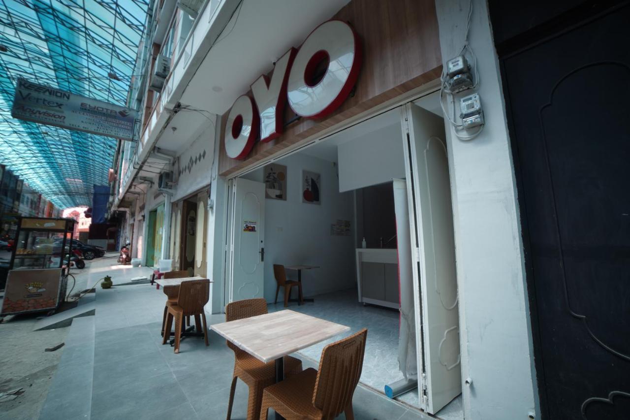 Oyo 90830 Multatuli Guest House Medan Bagian luar foto