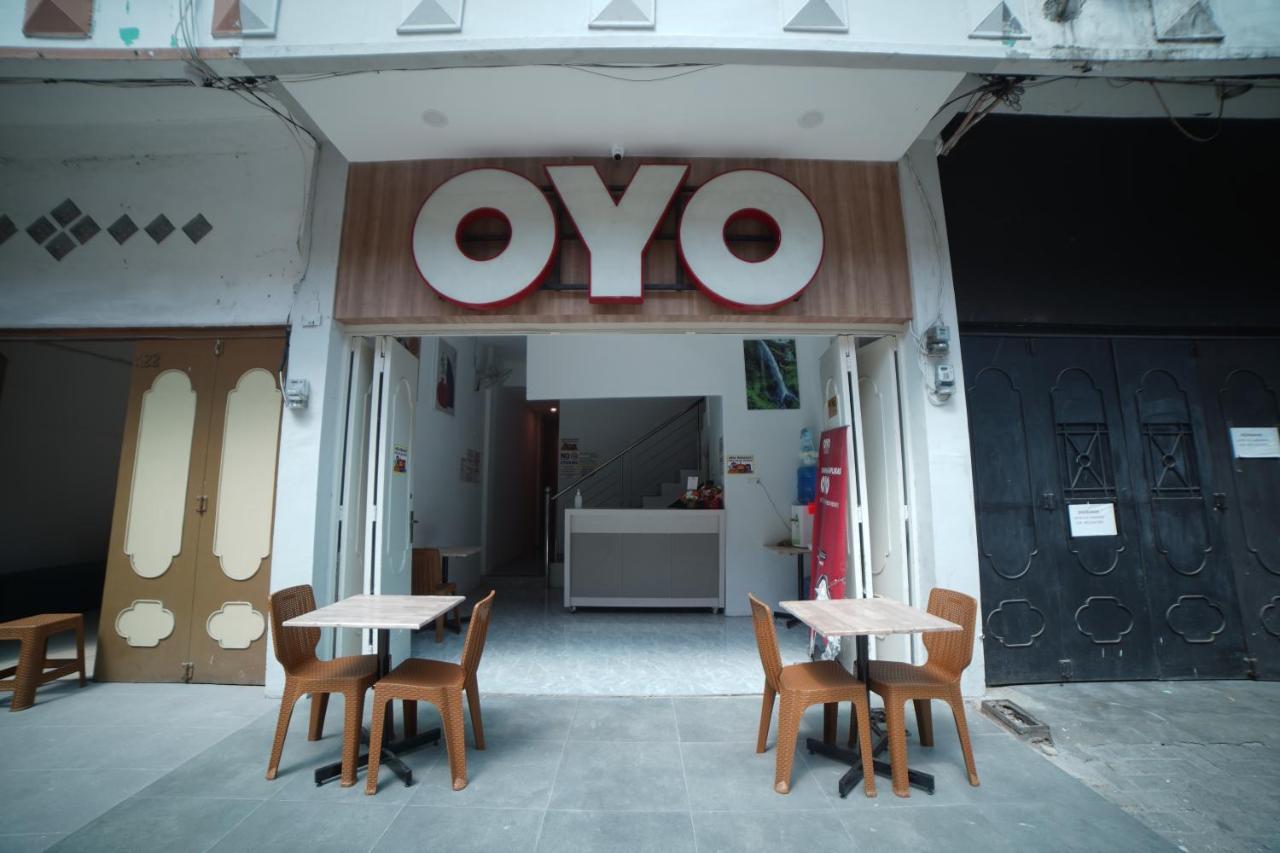 Oyo 90830 Multatuli Guest House Medan Bagian luar foto