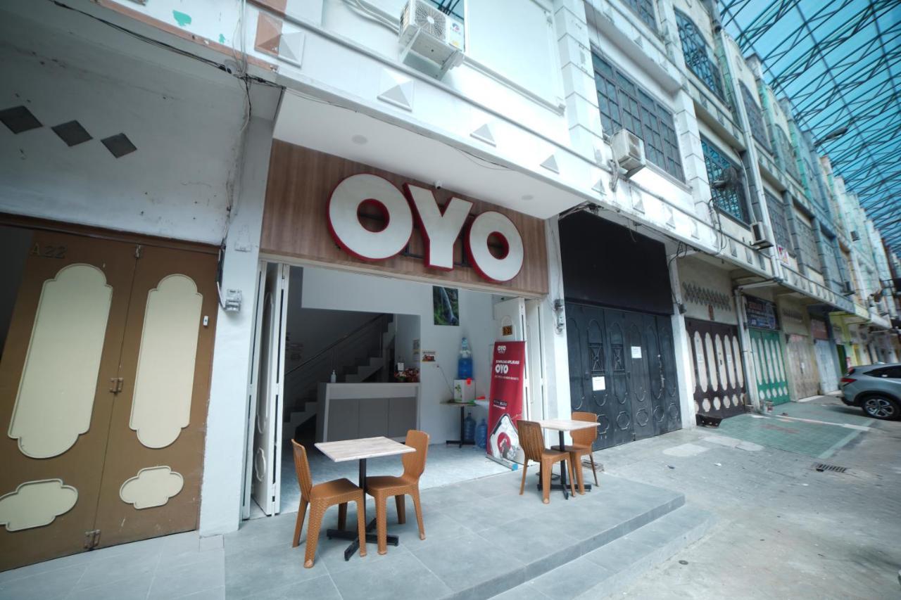 Oyo 90830 Multatuli Guest House Medan Bagian luar foto