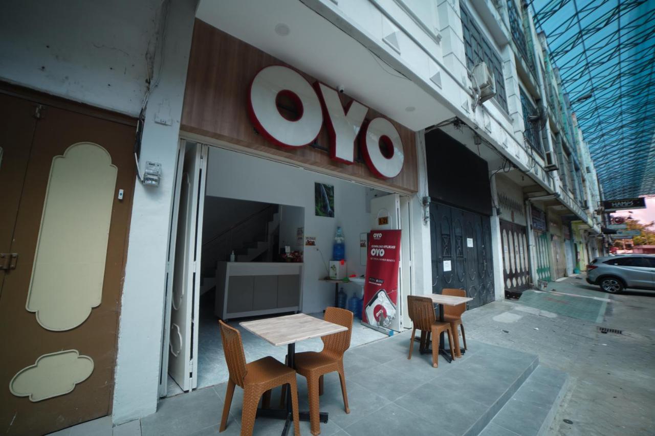 Oyo 90830 Multatuli Guest House Medan Bagian luar foto