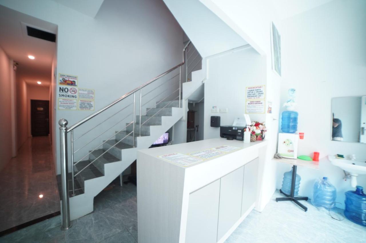 Oyo 90830 Multatuli Guest House Medan Bagian luar foto