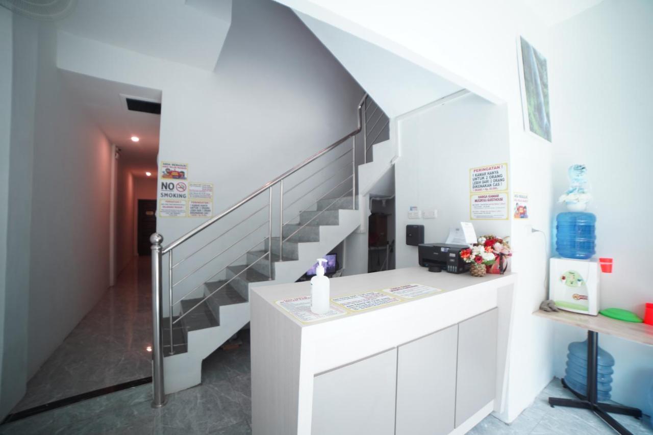 Oyo 90830 Multatuli Guest House Medan Bagian luar foto