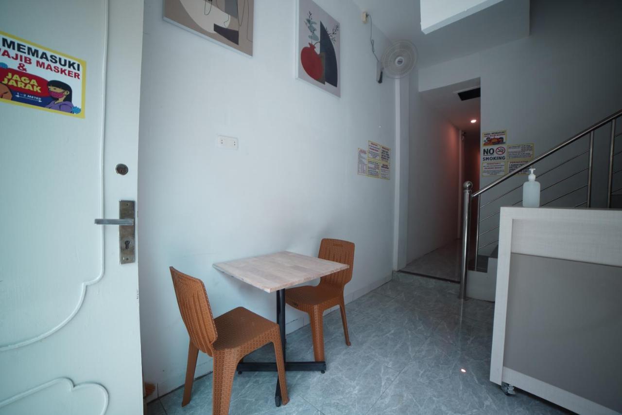 Oyo 90830 Multatuli Guest House Medan Bagian luar foto