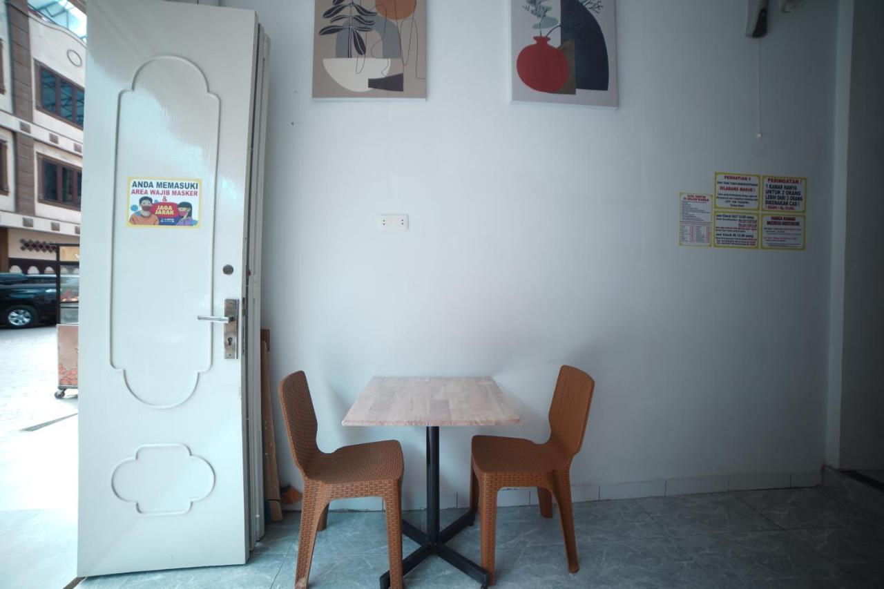 Oyo 90830 Multatuli Guest House Medan Bagian luar foto