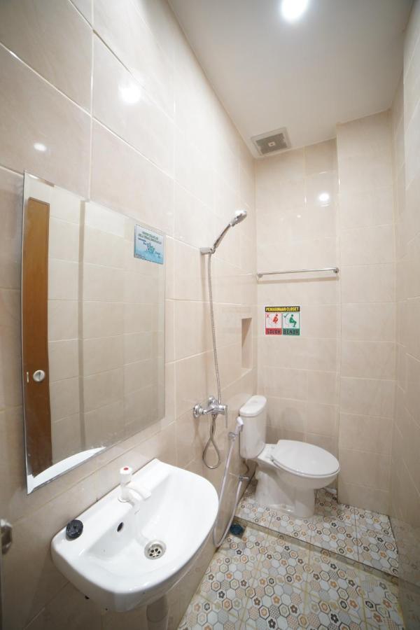 Oyo 90830 Multatuli Guest House Medan Bagian luar foto