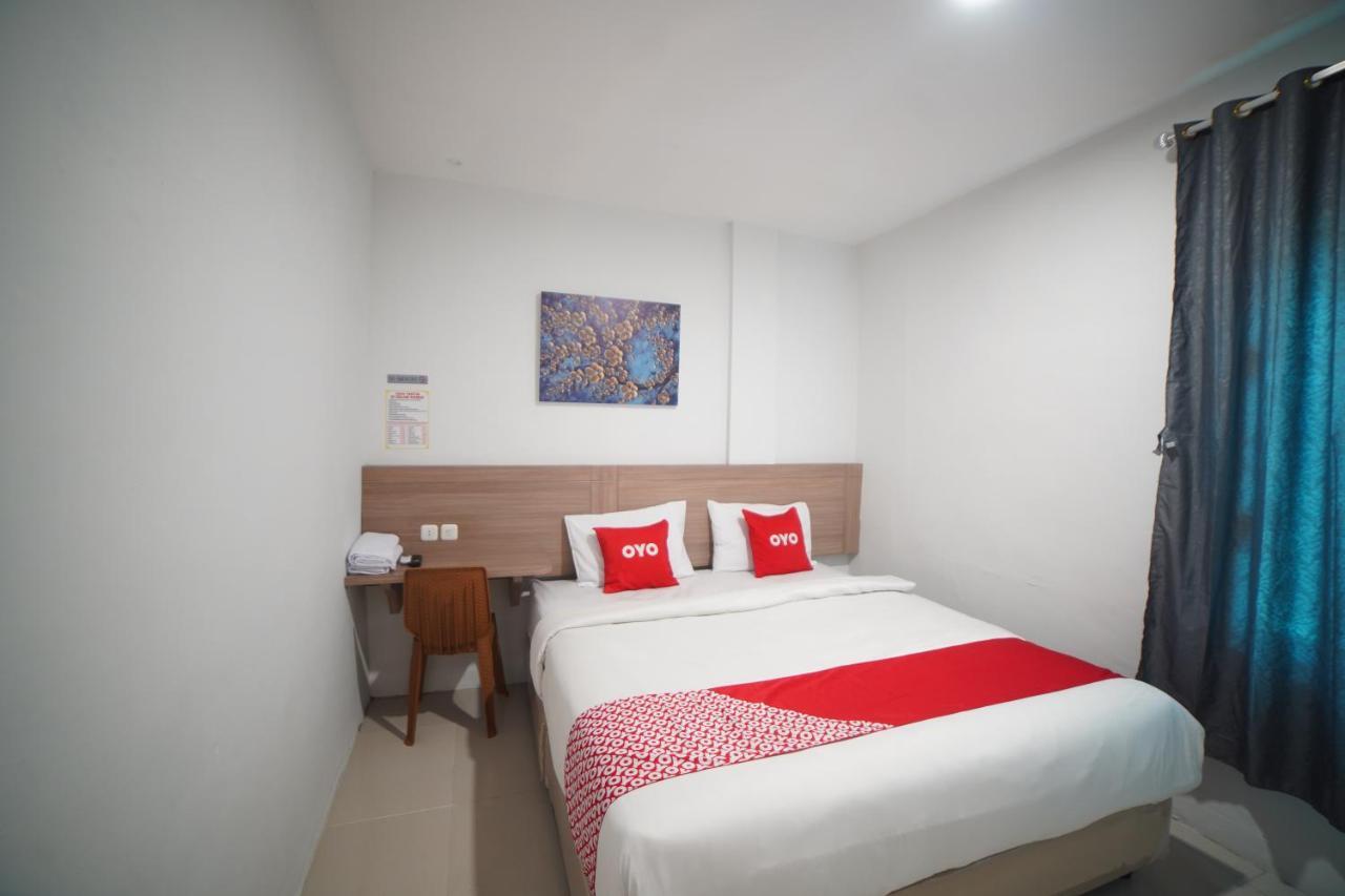 Oyo 90830 Multatuli Guest House Medan Bagian luar foto