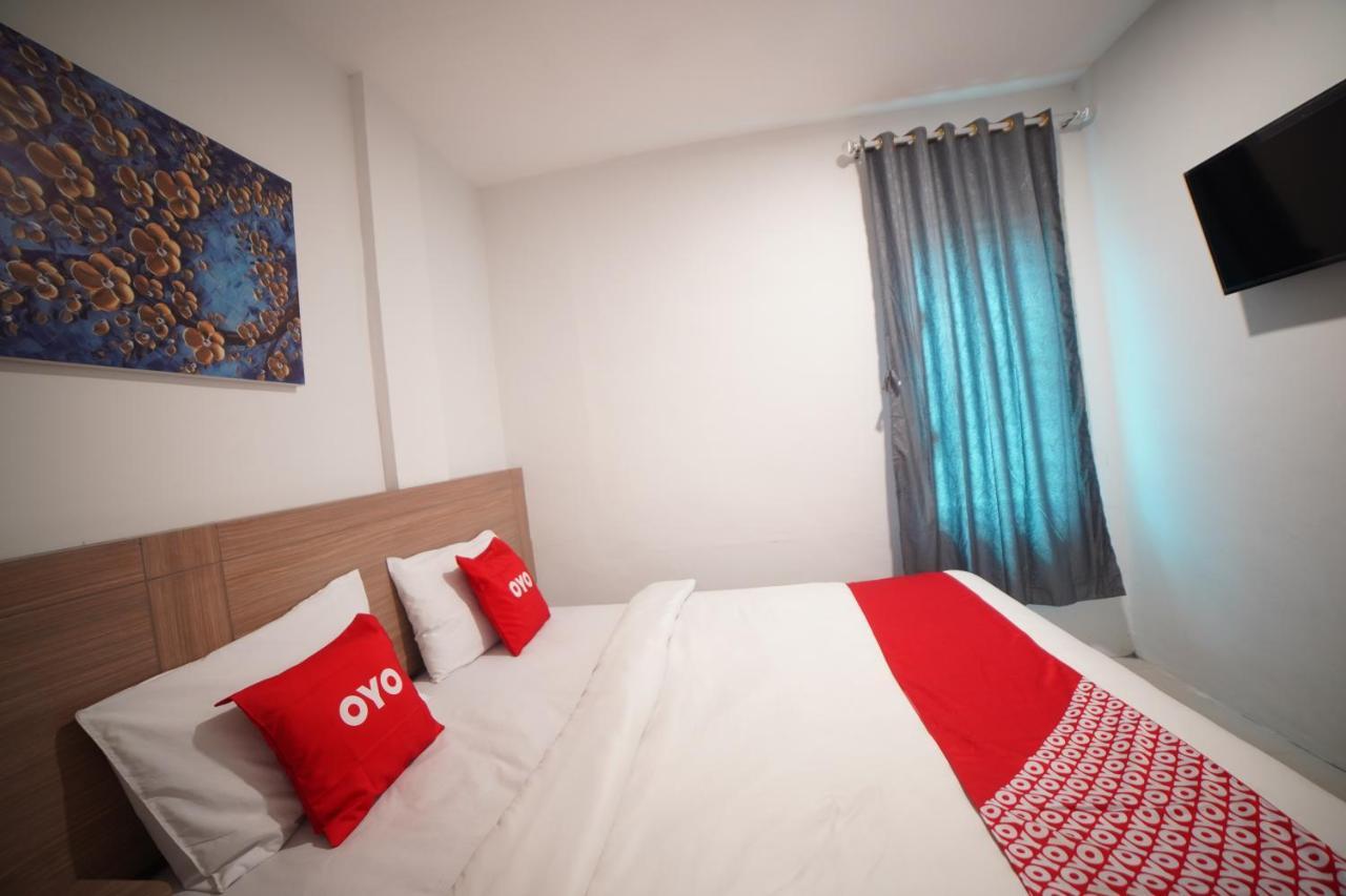 Oyo 90830 Multatuli Guest House Medan Bagian luar foto