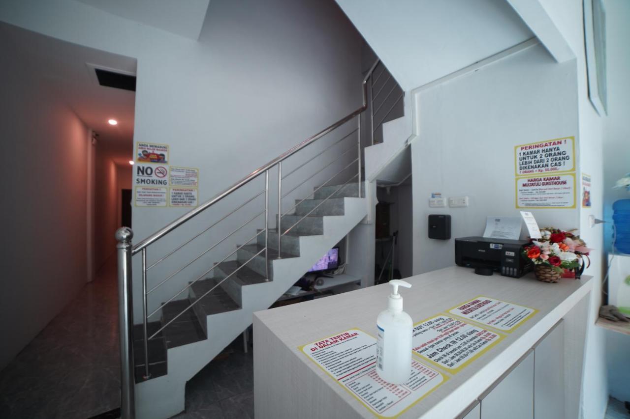 Oyo 90830 Multatuli Guest House Medan Bagian luar foto