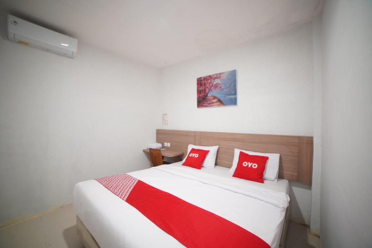Oyo 90830 Multatuli Guest House Medan Bagian luar foto