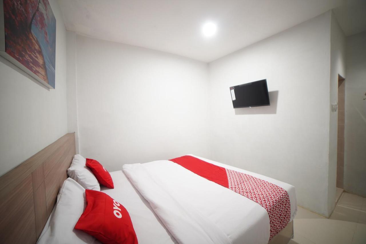 Oyo 90830 Multatuli Guest House Medan Bagian luar foto