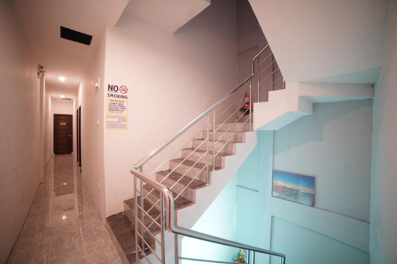 Oyo 90830 Multatuli Guest House Medan Bagian luar foto