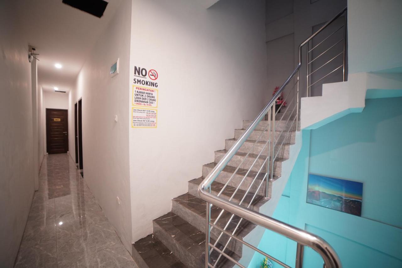 Oyo 90830 Multatuli Guest House Medan Bagian luar foto
